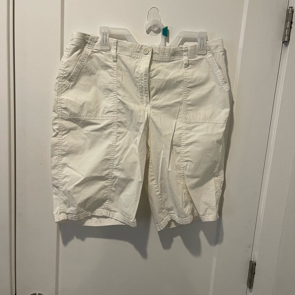 Chicos white shorts, sz 2.5.